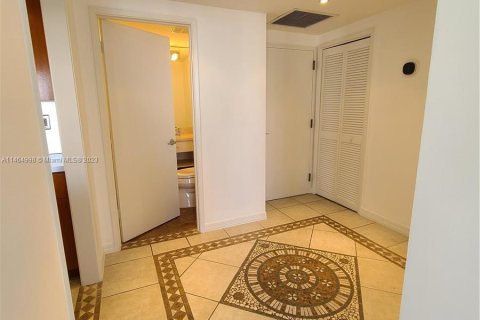 Condominio en venta en Miami, Florida, 1 dormitorio, 96.8 m2 № 758822 - foto 9