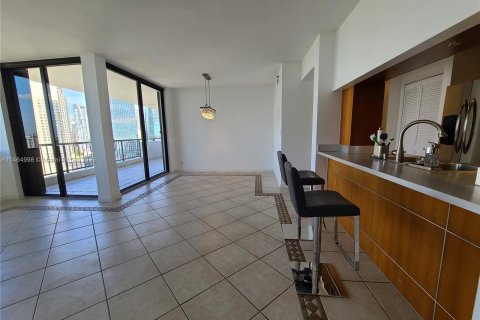 Condo in Miami, Florida, 1 bedroom  № 758822 - photo 17