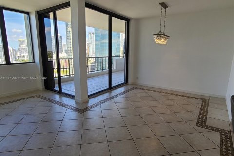 Condominio en venta en Miami, Florida, 1 dormitorio, 96.8 m2 № 758822 - foto 20