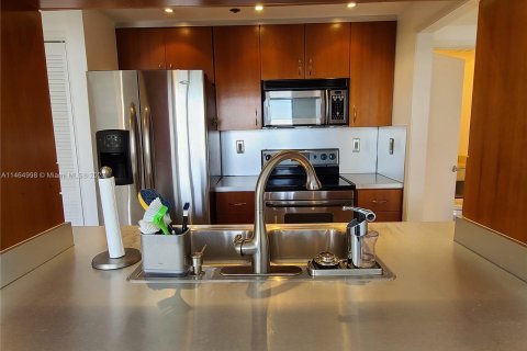 Condominio en venta en Miami, Florida, 1 dormitorio, 96.8 m2 № 758822 - foto 15