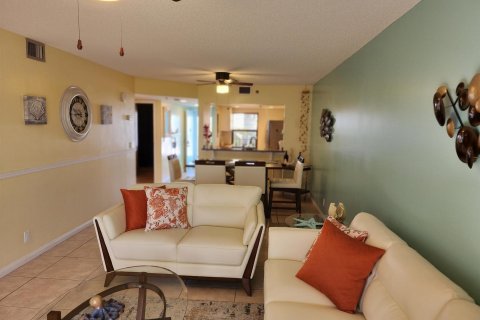 Condo in Hutchinson Island South, Florida, 2 bedrooms  № 1005072 - photo 12