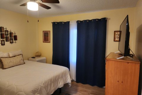Condo in Hutchinson Island South, Florida, 2 bedrooms  № 1005072 - photo 16