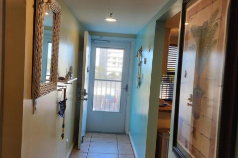 Condo in Hutchinson Island South, Florida, 2 bedrooms  № 1005072 - photo 21