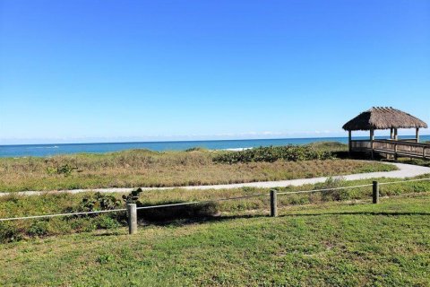 Condo in Hutchinson Island South, Florida, 2 bedrooms  № 1005072 - photo 1