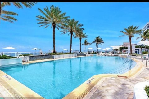 Hotel en venta en Fort Lauderdale, Florida, 49.52 m2 № 694836 - foto 1