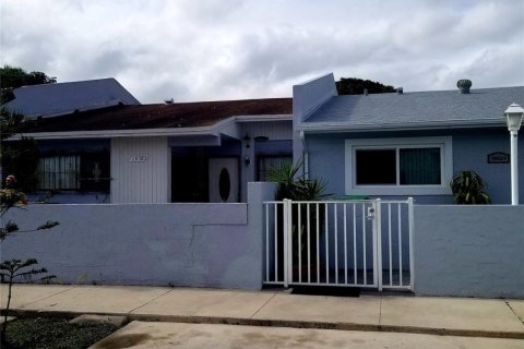 Townhouse in Miami Gardens, Florida 3 bedrooms, 120.96 sq.m. № 954432 - photo 4