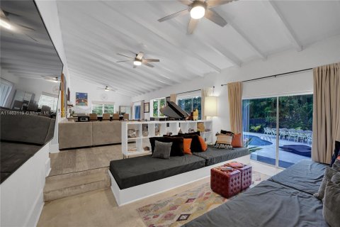 House in Miami, Florida 6 bedrooms, 197.14 sq.m. № 750023 - photo 9