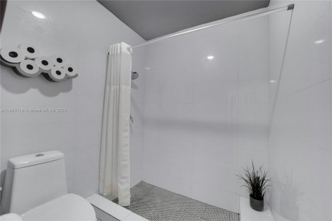 Casa en venta en Miami, Florida, 6 dormitorios, 197.14 m2 № 750023 - foto 29