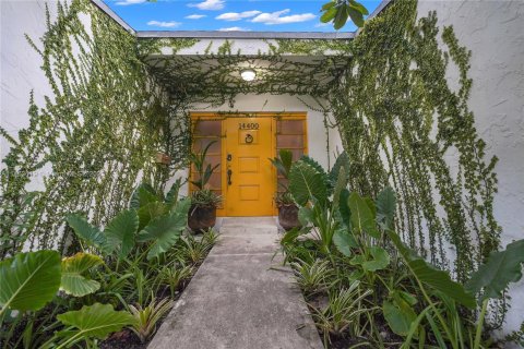 Casa en venta en Miami, Florida, 6 dormitorios, 197.14 m2 № 750023 - foto 1