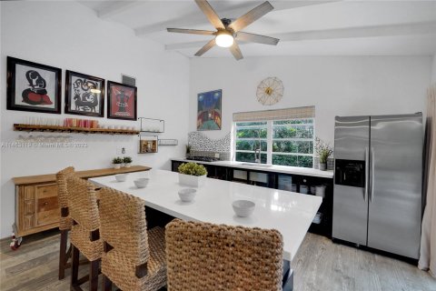 House in Miami, Florida 6 bedrooms, 197.14 sq.m. № 750023 - photo 18