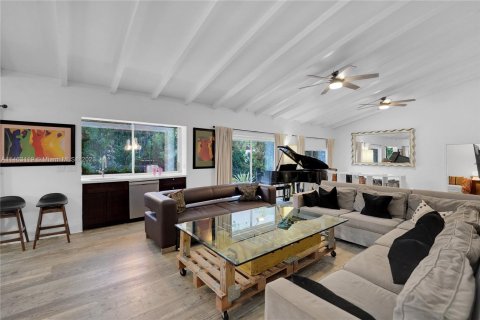 House in Miami, Florida 6 bedrooms, 197.14 sq.m. № 750023 - photo 8