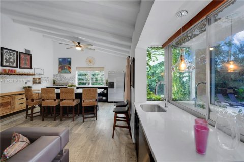 Casa en venta en Miami, Florida, 6 dormitorios, 197.14 m2 № 750023 - foto 14