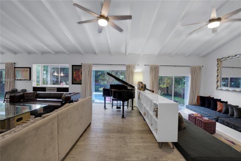 House in Miami, Florida 6 bedrooms, 197.14 sq.m. № 750023 - photo 5