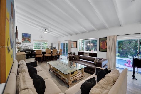 Casa en venta en Miami, Florida, 6 dormitorios, 197.14 m2 № 750023 - foto 6