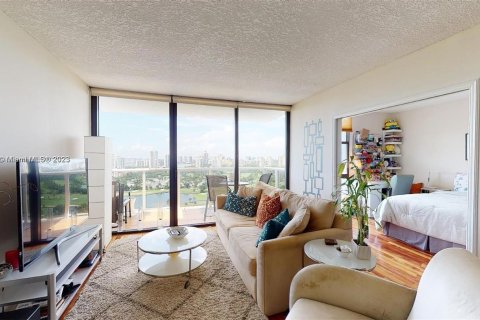 Condo in Aventura, Florida, 2 bedrooms  № 712205 - photo 13