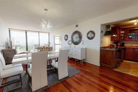 Condo in Aventura, Florida, 2 bedrooms  № 712205 - photo 11