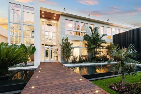 Villa ou maison à vendre à Pinecrest, Floride: 8 chambres, 883.04 m2 № 1139006 - photo 1