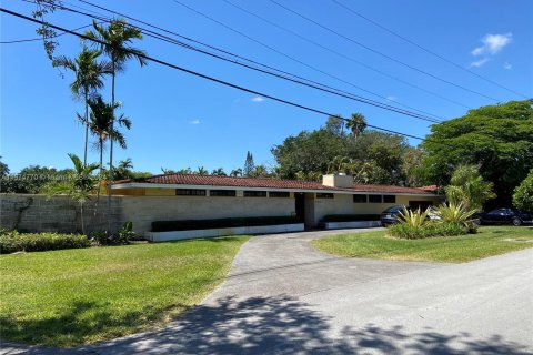 House in Miami, Florida 2 bedrooms, 161.56 sq.m. № 1138945 - photo 1