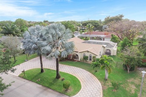 Villa ou maison à vendre à Coral Springs, Floride: 4 chambres, 220.36 m2 № 1092231 - photo 2