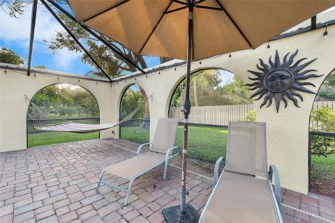 Villa ou maison à vendre à Coral Springs, Floride: 4 chambres, 220.36 m2 № 1092231 - photo 17