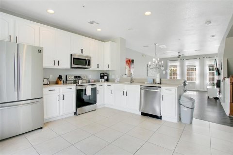 Condo in Orlando, Florida, 3 bedrooms  № 1426619 - photo 13