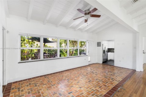 House in Miami, Florida 4 bedrooms, 174.01 sq.m. № 1402703 - photo 6