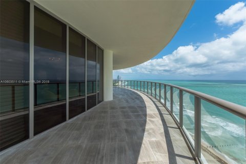 Condominio en venta en Bal Harbour, Florida, 3 dormitorios, 252.79 m2 № 3880 - foto 2