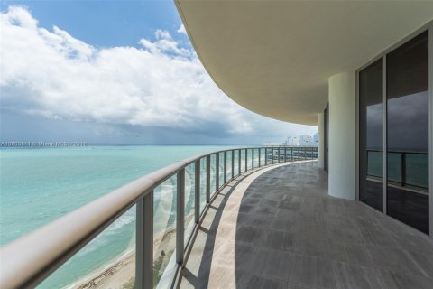 Condominio en venta en Bal Harbour, Florida, 3 dormitorios, 252.79 m2 № 3880 - foto 24