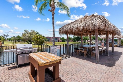 Condo in Sunrise, Florida, 1 bedroom  № 1155532 - photo 10