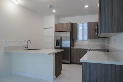 Townhouse in Doral, Florida 3 bedrooms, 137.68 sq.m. № 1155377 - photo 2