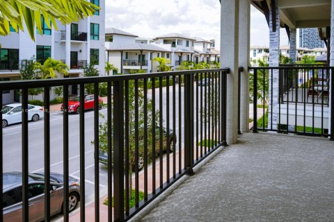 Townhouse in Doral, Florida 3 bedrooms, 137.68 sq.m. № 1155377 - photo 19