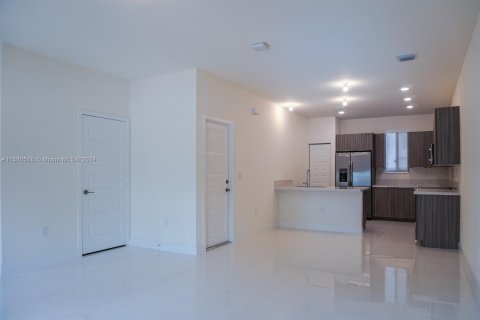 Touwnhouse à vendre à Doral, Floride: 3 chambres, 137.68 m2 № 1155377 - photo 3