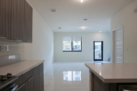 Townhouse in Doral, Florida 3 bedrooms, 137.68 sq.m. № 1155377 - photo 5