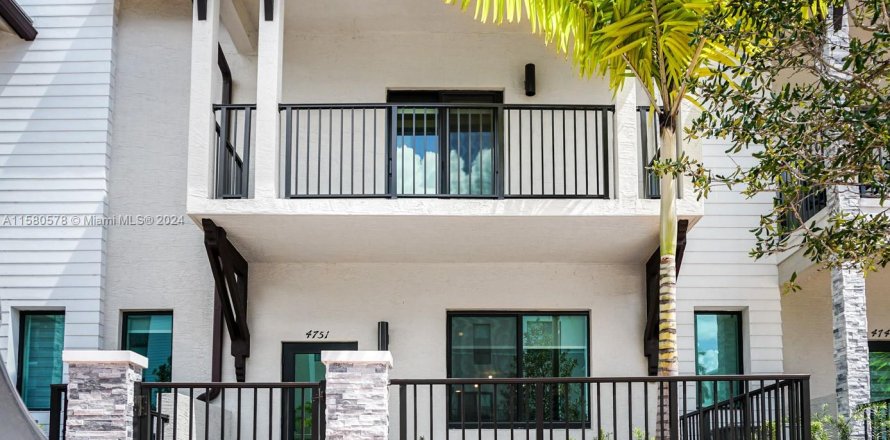 Townhouse in Doral, Florida 3 bedrooms, 137.68 sq.m. № 1155377