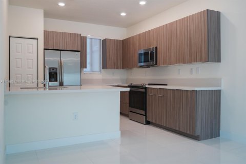 Touwnhouse à vendre à Doral, Floride: 3 chambres, 137.68 m2 № 1155377 - photo 4