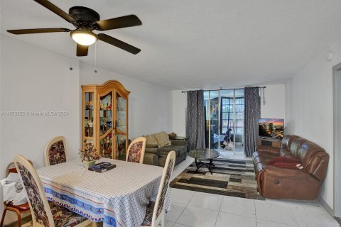 Condominio en venta en Lauderdale Lakes, Florida, 2 dormitorios, 89.19 m2 № 1099553 - foto 6