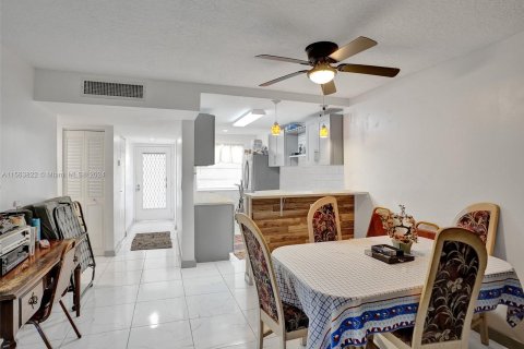 Condominio en venta en Lauderdale Lakes, Florida, 2 dormitorios, 89.19 m2 № 1099553 - foto 8