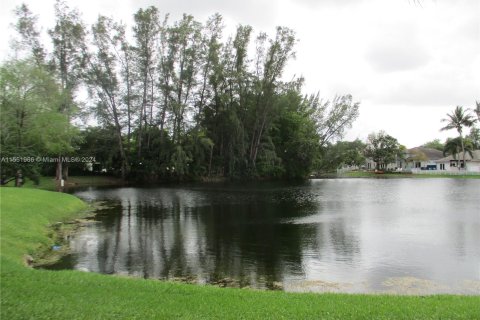 Townhouse in Pembroke Pines, Florida 3 bedrooms, 151.24 sq.m. № 1099507 - photo 9