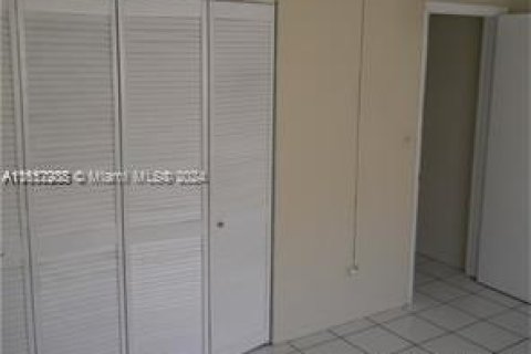 Copropriété à louer à Cutler Bay, Floride: 2 chambres, 93.18 m2 № 1367130 - photo 2