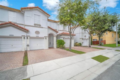 Townhouse in Doral, Florida 4 bedrooms, 175.96 sq.m. № 1367091 - photo 3