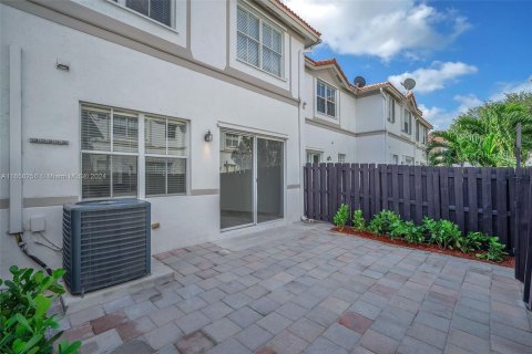 Townhouse in Doral, Florida 4 bedrooms, 175.96 sq.m. № 1367091 - photo 25