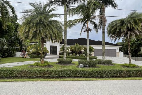 Купить виллу или дом в Плантация, Флорида 7 спален, 612.97м2, № 758848 - фото 2