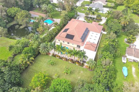 House in Plantation, Florida 7 bedrooms, 612.97 sq.m. № 758848 - photo 7
