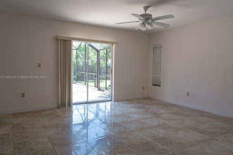 House in Cutler Bay, Florida 4 bedrooms, 216.83 sq.m. № 1154799 - photo 11