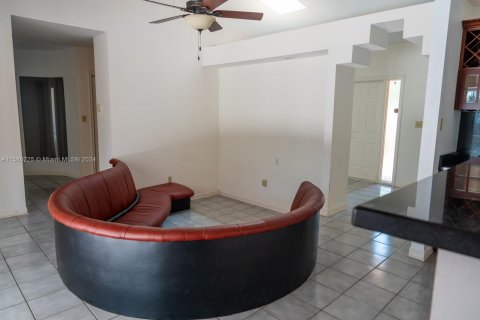 Casa en venta en Cutler Bay, Florida, 4 dormitorios, 216.83 m2 № 1154799 - foto 12