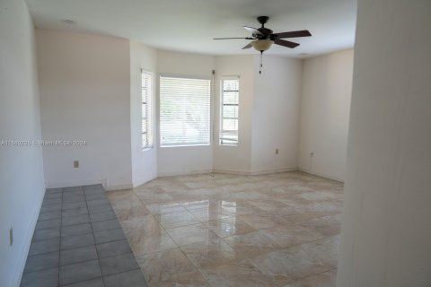 House in Cutler Bay, Florida 4 bedrooms, 216.83 sq.m. № 1154799 - photo 8