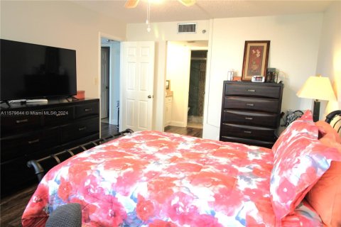 Condo in Pembroke Pines, Florida, 2 bedrooms  № 1154842 - photo 28