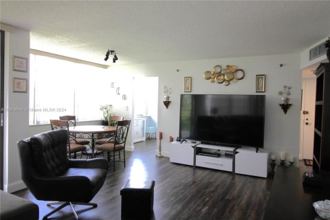 Condo in Pembroke Pines, Florida, 2 bedrooms  № 1154842 - photo 14