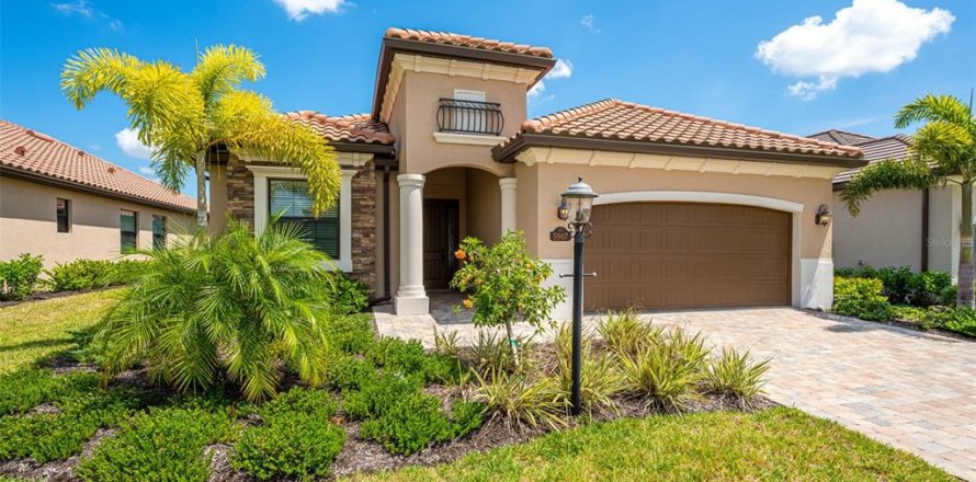 House in LAKEWOOD NATIONAL in Lakewood Ranch, Florida 4 bedrooms, 208.66 sq.m. № 727382