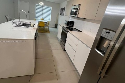 Condominio en venta en Miami, Florida, 3 dormitorios, 118.45 m2 № 1413658 - foto 3